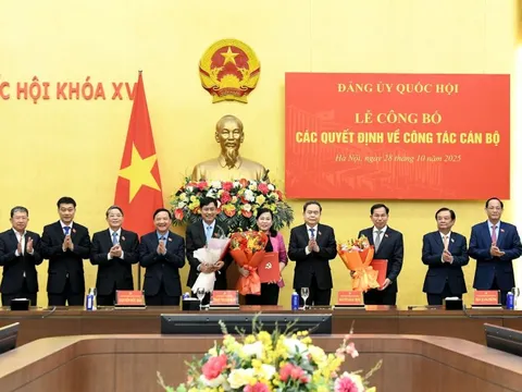 Chủ tịch Quốc hội Trần Thanh Mẫn chủ trì công bố các quyết định về công tác cán bộ