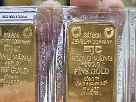 Tối 1-11, giá vàng miếng SJC trên thị trường tự do tiếp tục lao dốc