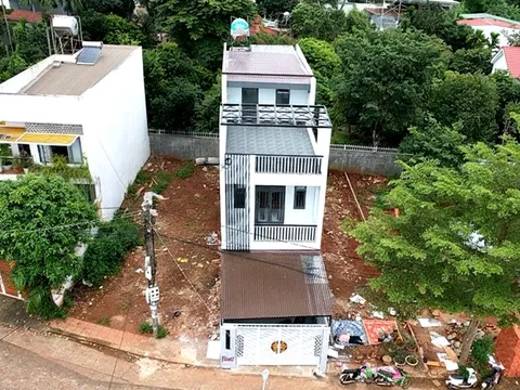 Cố tình xây nhầm trên đất người khác, hàng xóm nói còn thách thức: 'Đi kiện đi'