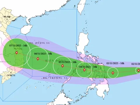 Bão Kalmaegi có thể mạnh tới cấp 14 ở Biển Đông