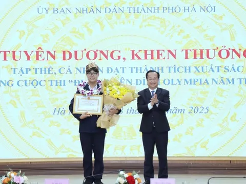 Hà Nội tặng Bằng khen và thưởng 50 triệu đồng cho quán quân Đường lên đỉnh Olympia