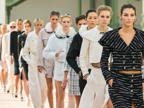 Khi cuộc chơi thời trang không còn là của riêng giới phê bình