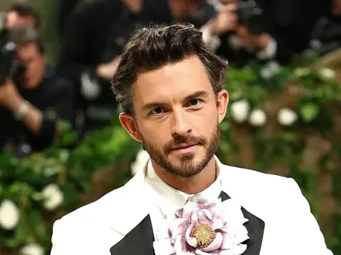 Người đàn ông quyến rũ nhất thế giới 2025 là một người công khai đồng tính