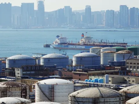 Mỹ siết lệnh trừng phạt, Trung Quốc giảm gần nửa lượng dầu nhập từ Nga