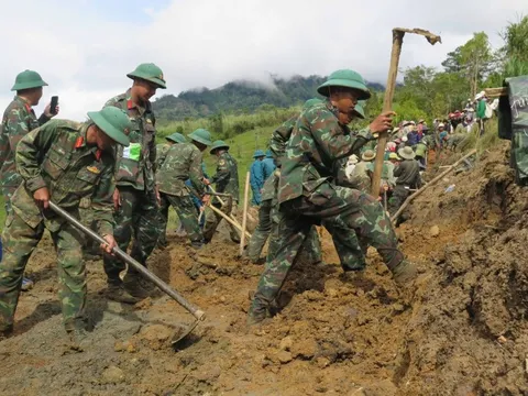 Bộ đội mở đường, phá thế cô lập cho 5 thôn ở Quảng Ngãi