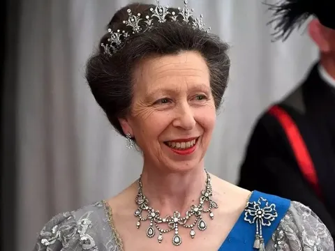 Xu hướng thời trang mùa thu lấy cảm hứng từ Công chúa Anne