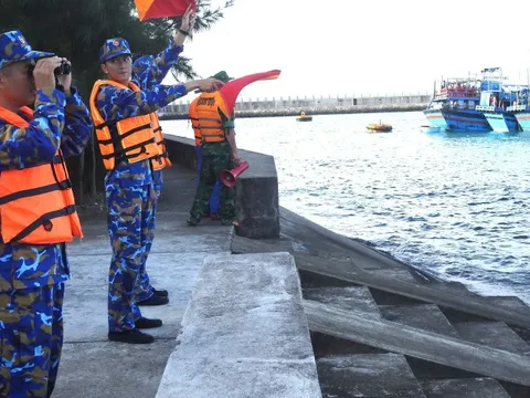 Hơn 300 tàu cá được hướng dẫn vào đặc khu Trường Sa trú bão Kalmaegi