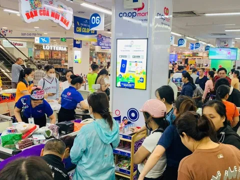 Saigon Co.op túc trực 24/24, giảm giá sâu hàng thiết yếu, san sẻ cùng người dân trước bão Kalmaegi