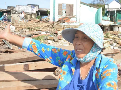 Tránh bão Kalmaegi trở về, dân làng chài bàng hoàng vì không thấy nhà đâu nữa