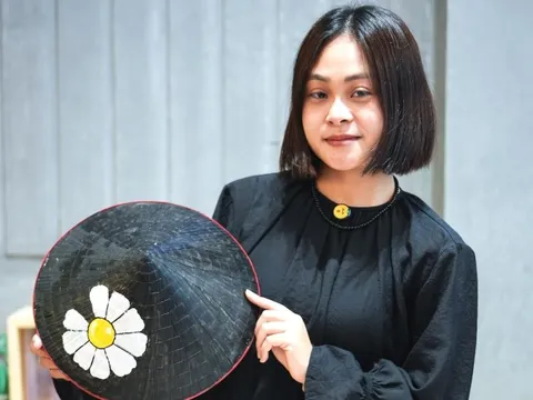 Fan Việt vẽ nón hoa cúc, háo hức G-DRAGON 2025 WORLD TOUR [Übermensch] IN HANOI, presented by VPBank