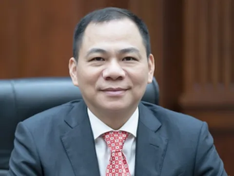 Tỉ phú Phạm Nhật Vượng cùng hai con trai lập công ty hàng không vũ trụ