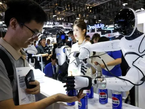 'Nếu không có 1 Titan, chúng tôi sẽ có hàng nghìn con kiến' - Trung Quốc thách thức cả thế giới trong cuộc chiến AI