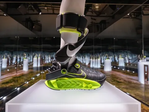 'Giày robot' từ tương lai của Nike