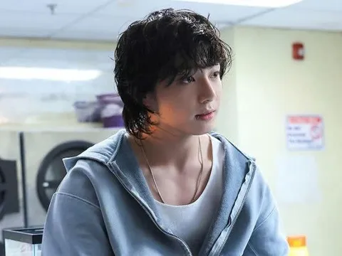 Xôn xao Jungkook BTS 'bắt cá nhiều tay'?