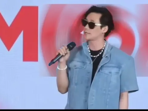 Khánh Phương, Hồ Quang Hiếu hát mừng sinh nhật nhà cái