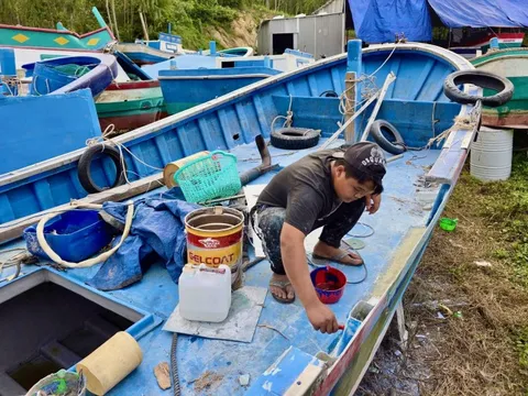 Chạy đua sửa tàu sau bão số 13: Xưởng quá tải, chủ tàu thấp thỏm chờ ngày ra biển