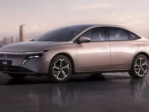 Hãng xe Nhật mở bán mẫu sedan hybrid đối đầu Toyota Camry đẹp long lanh nhưng giá rẻ khó tin – khởi điểm tương đương 400 triệu đồng