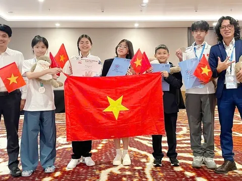 Học sinh Việt Nam giành 5 huy chương tại Olympic Vật lý Trẻ Thế giới 2025