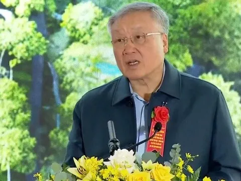 Phó Thủ tướng Thường trực Nguyễn Hòa Bình dự khởi công xây dựng trường miền biên giới Quảng Ngãi