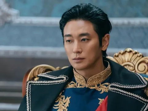 Trang phục Joo Ji Hoon bị nghi giống phát xít, đoàn phim The remarried empress tức tốc xin lỗi