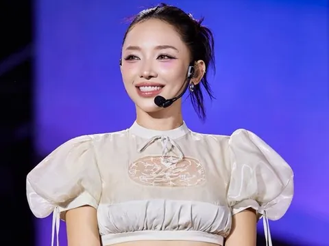 Vũ đạo gợi cảm của Tóc Tiên tại Waterbomb gây sốt