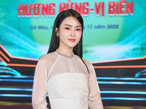 Hoa hậu Lý Kim Thảo mặc áo bà ba khoe nhan sắc rạng ngời