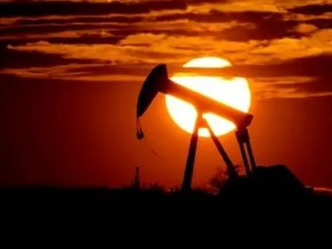 Sau Ấn Độ, thêm 2 khách hàng quan trọng vừa quay lưng với dầu Nga: Xuất khẩu lao dốc đến 87%, dòng chảy thương mại bị xáo trộn