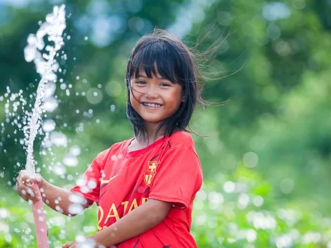 Lũ lụt, sạt lở đe dọa nguồn nước sạch, World Vision chi hơn 343 tỉ đồng hỗ trợ