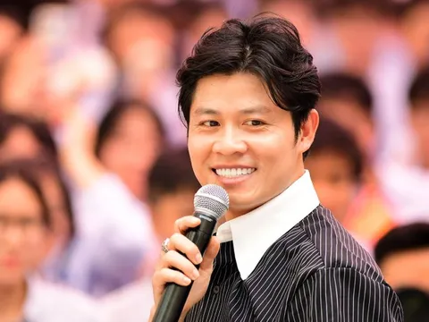 Nhạc sĩ Nguyễn Văn Chung xin ba mua xe mới vì đậu đại học, không muốn đưa rước do đã lớn