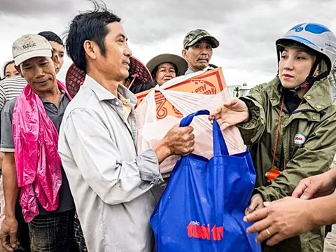 Bạn đọc Tuổi Trẻ góp hơn 14 tỉ đồng gửi miền Trung ruột thịt