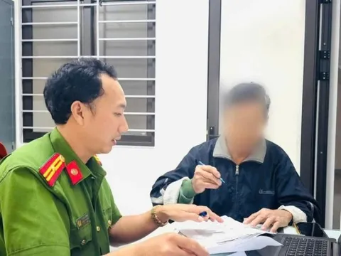 Giải cứu người đàn ông 67 tuổi bị 'bắt cóc online'