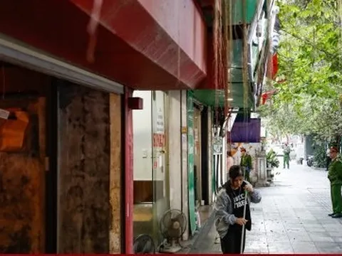 Phố trung tâm Hà Nội ‘lột xác’ sau ngày ra quân dỡ mái che, dọn dẹp vỉa hè