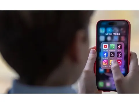 Công nghệ 25/11: Anthropic ra mắt Opus 4.5, Malaysia siết chặt mạng xã hội