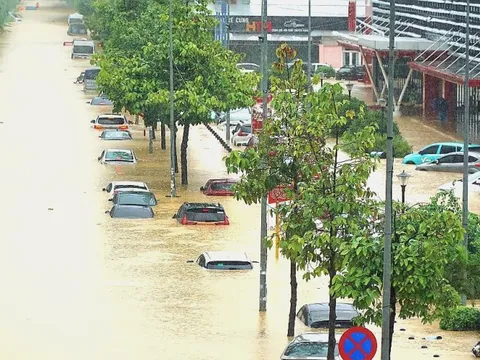 Ứng phó bão số 15: Khánh Hòa yêu cầu các hồ chứa hạ thấp ở mức 80% dung tích thiết kế để đón lũ