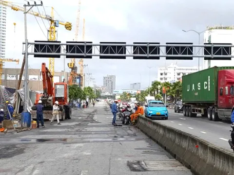 Sau sự cố ‘hố tử thần’, đường cạnh dự án Capital Square 3 tiếp tục bị phong tỏa