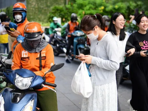 Sàn thương mại điện tử lại tăng phí trước cao điểm mua sắm cuối năm