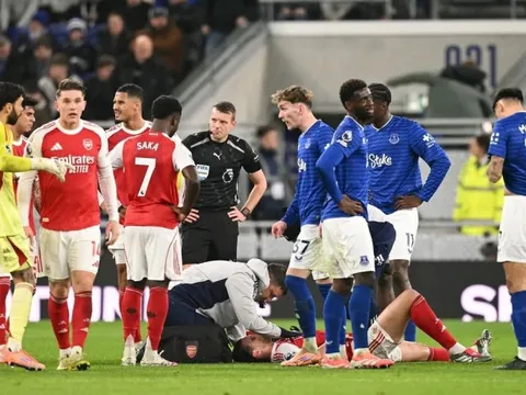 Tin xấu dồn dập Arsenal nguy cơ mất ngôi đầu?