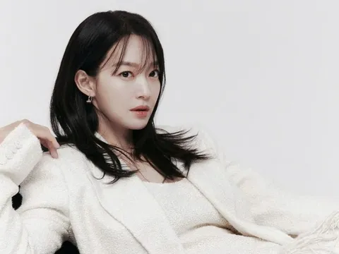 Cảm động chuyện Shin Min Ah đội gạo cúng leo núi, cầu cho Kim Woo Bin khỏi bệnh ung thư