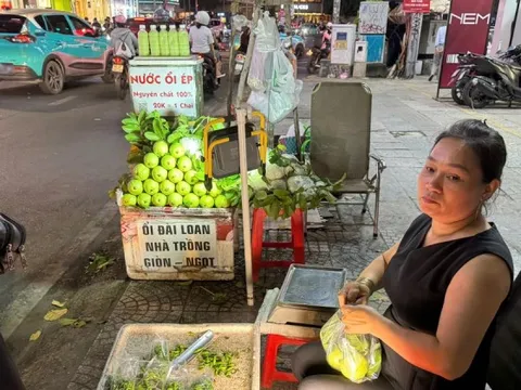 Ớt ra vỉa hè, giá cao ngất