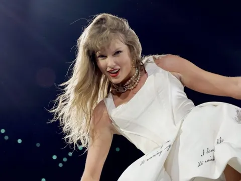 'Món quà' Noel trị giá 1 triệu USD của Taylor Swift