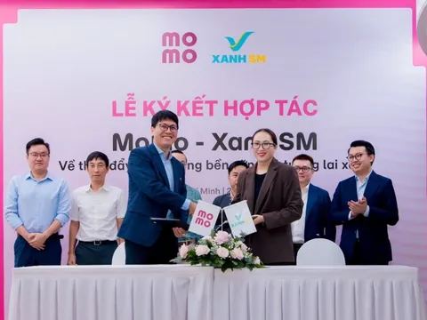 Xanh SM bắt tay Momo