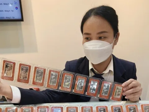 Giá bạc vượt 72 USD/ounce, tăng 38% trong một tháng