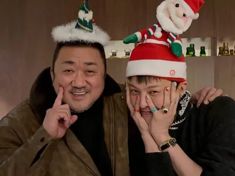 G-DRAGON đón Giáng sinh với Ma Dong Seok, fan bảo 'nhìn cứ tưởng AI'
