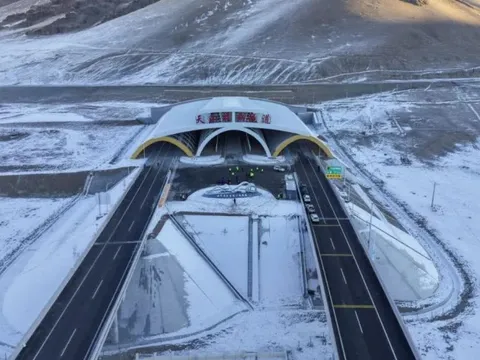 Trung Quốc thông xe hầm đường bộ cao tốc dài nhất thế giới