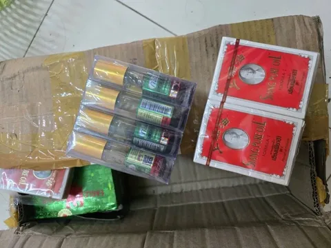 Kiểm tra một căn nhà không số, công an triệt phá đường dây sản xuất dầu gió 'quốc dân' từ hóa chất công nghiệp, tịch thu hơn 4.300 sản phẩm giả