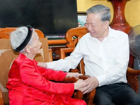 Đảng, Nhà nước tặng quà nhân dịp chào mừng Đại hội Đảng XIV và Tết Nguyên đán