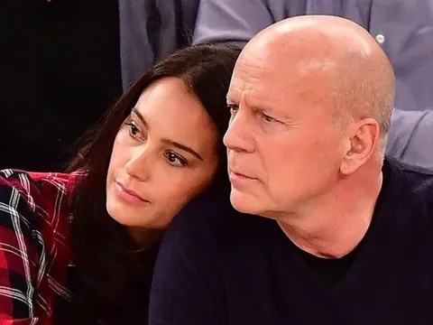 Vợ Bruce Willis nói bệnh sa sút trí tuệ của chồng làm mọi việc phức tạp hơn