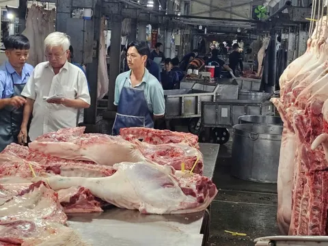 Sắp áp dụng thuế kê khai, thương nhân tại chợ đầu mối vẫn rối dù khẳng định tuân thủ quy định