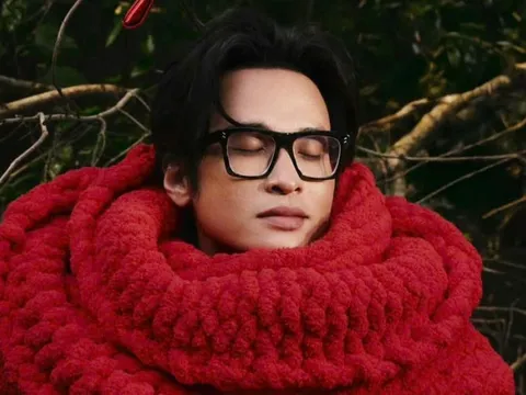 Hà Anh Tuấn ra mắt MV 'Một năm qua' trước thềm concert The Rose