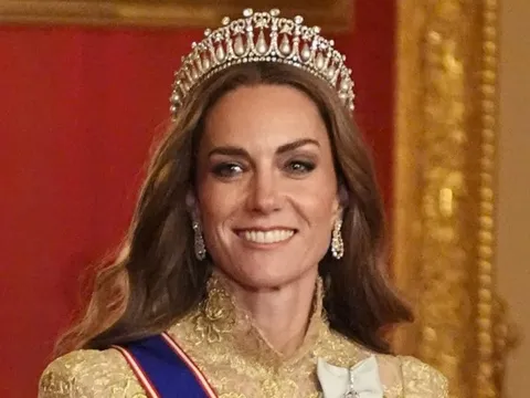 Ngắm những chiếc vương miện quý hiếm của Hoàng gia châu Âu